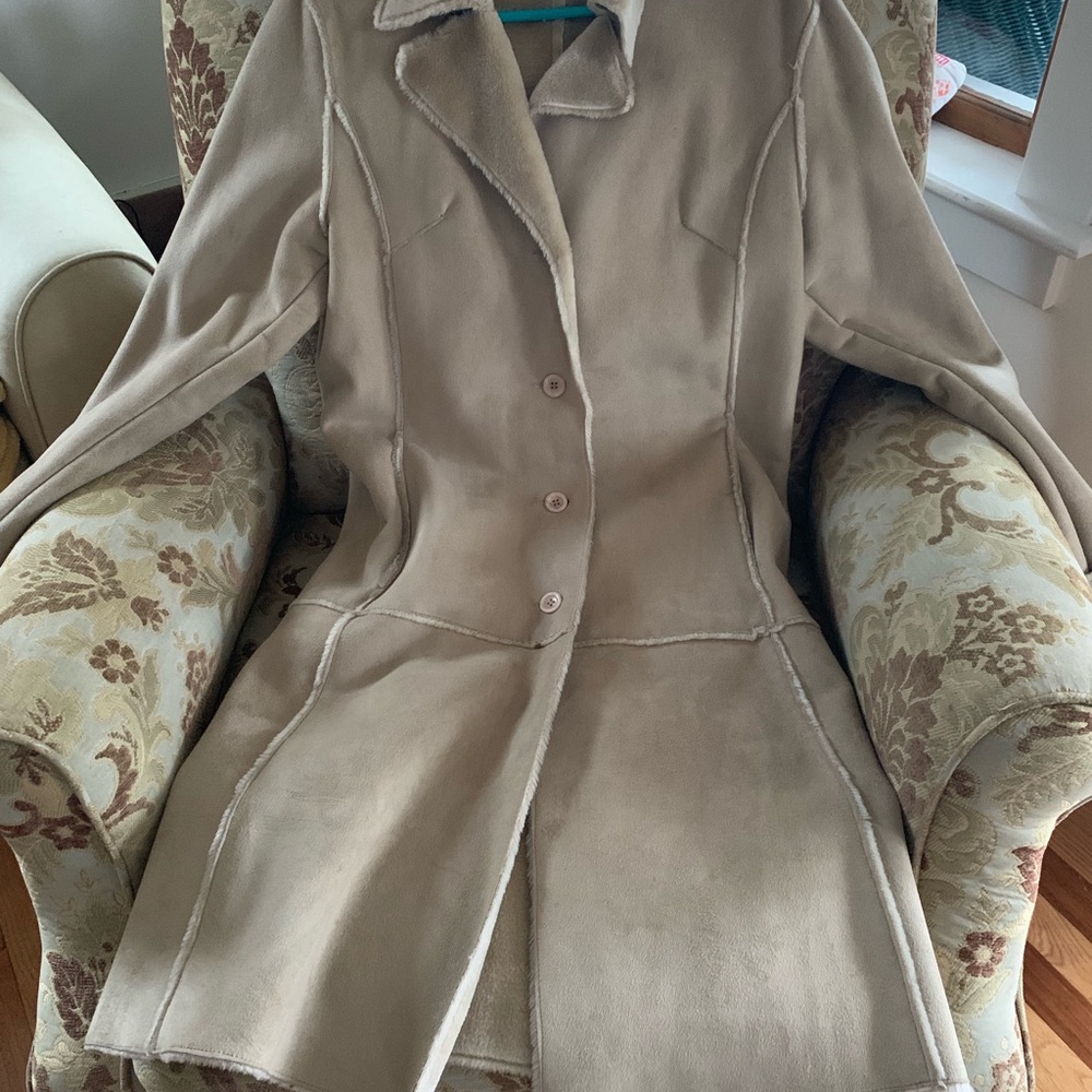 Women’s medium long tan coat